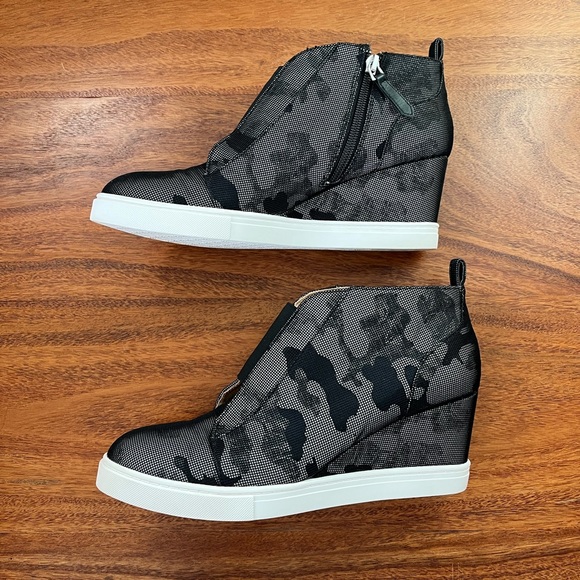 Linea Paolo ‘Felicia’ Wedge Boot Bootie, Camo Net, Size 8 EUC - Picture 5 of 12